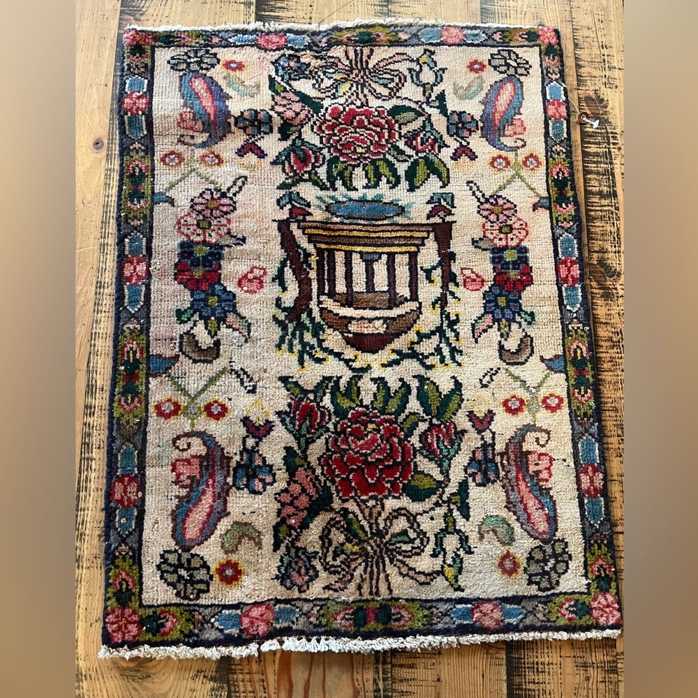 Beautiful Vintage Rug - Picture 3 of 9